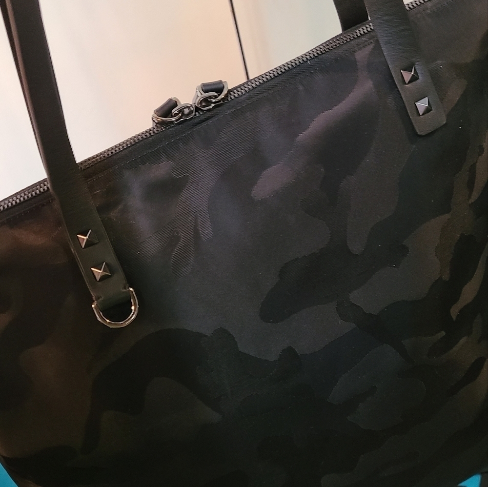 Valentino Garavani 2Way Rockstud Camo Tote Bag - Picture 5 of 14